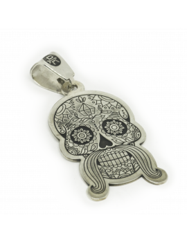 Calavera con bigotes