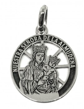 Nuestra Señora de la Almudena Madrid - medalla calada pequeña